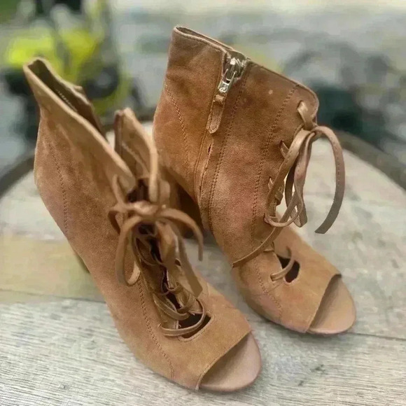 TAN SUEDE LACE UP HIGH HEELS SIZE 7.5 - Picture 1 of 15